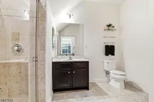 9 Station Sq, Union Township, NJ 07083 - Photo 6
