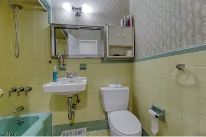 230 Pinelynn Rd, Glen Rock, NJ 07452 - Photo 16