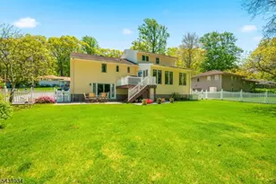 262 Timber Dr, Berkeley Heights Township, NJ 07922 - Photo 4