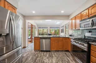 262 Timber Dr, Berkeley Heights Township, NJ 07922 - Photo 10