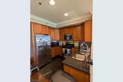 15-19 Tichenor Ln #406, Newark, NJ 07114 - Photo 2