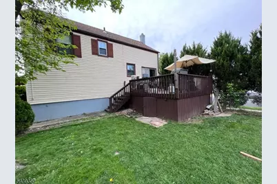 301 W Elm St, Linden, NJ 07036 - Photo 16