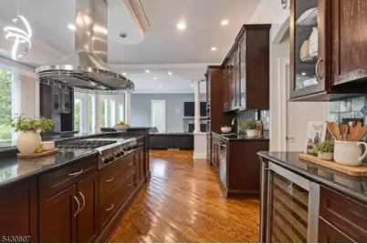 47 Mountainwood Ct, Totowa, NJ 07512 - Photo 12