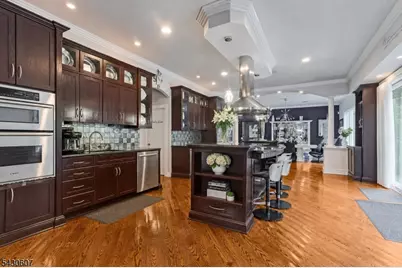 47 Mountainwood Ct, Totowa, NJ 07512 - Photo 8