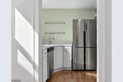 19 Sylvan Pl #2, Montclair, NJ 07042 - Photo 8
