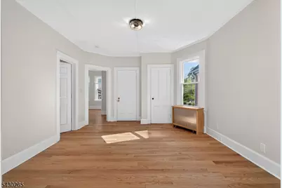 19 Sylvan Pl #2, Montclair, NJ 07042 - Photo 4