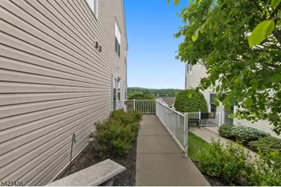 131 Mountainside Dr, Pompton Lakes, NJ 07442 - Photo 4