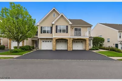 131 Mountainside Dr, Pompton Lakes, NJ 07442 - Photo 1