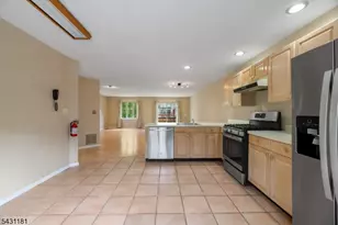 7 Finch Ct, Berkeley Heights Township, NJ 07922 - Photo 4