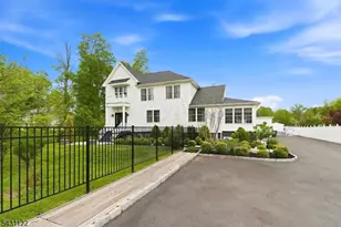 33 Weston Rd, Franklin Township, NJ 08873 - Photo 2