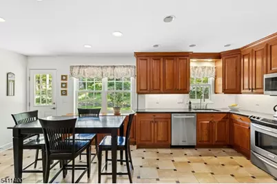260 Lorraine Dr, Berkeley Heights Township, NJ 07922 - Photo 14