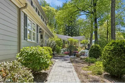 260 Lorraine Dr, Berkeley Heights Township, NJ 07922 - Photo 4