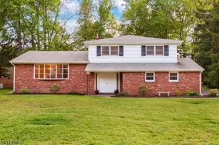 25 Robbins Ave, Berkeley Heights Township, NJ 07922 - Photo 1