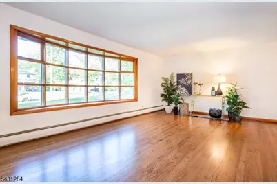 25 Robbins Ave, Berkeley Heights Township, NJ 07922 - Photo 4