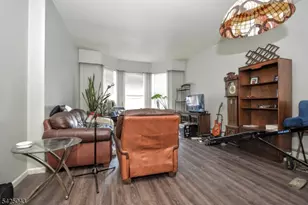557 Hudson Ave, Weehawken, NJ 07086 - Photo 12