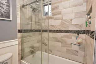 557 Hudson Ave, Weehawken, NJ 07086 - Photo 18