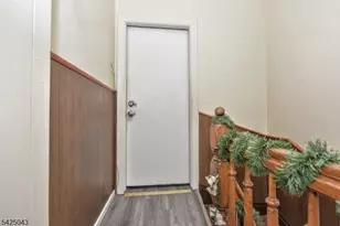 557 Hudson Ave, Weehawken, NJ 07086 - Photo 16