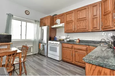 557 Hudson Ave, Weehawken, NJ 07086 - Photo 6