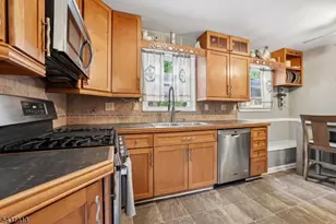 8 Parkway Pl, Sayreville Boro, NJ 08859 - Photo 6