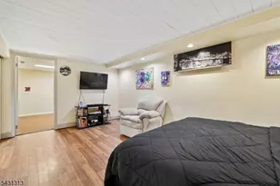 8 Parkway Pl, Sayreville Boro, NJ 08859 - Photo 20
