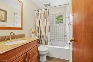 8 Parkway Pl, Sayreville Boro, NJ 08859 - Photo 10