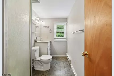 8 Parkway Pl, Sayreville Boro, NJ 08859 - Photo 18