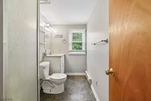 8 Parkway Pl, Sayreville Boro, NJ 08859 - Photo 18