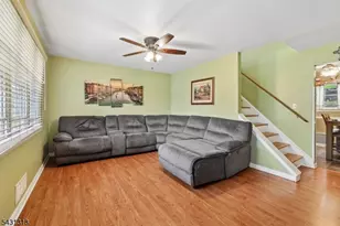 8 Parkway Pl, Sayreville Boro, NJ 08859 - Photo 2