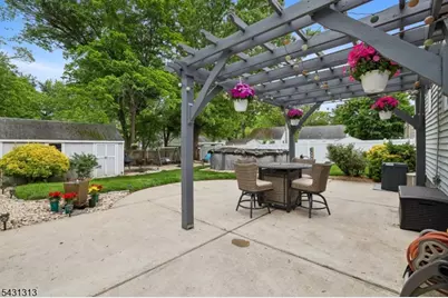 8 Parkway Pl, Sayreville Boro, NJ 08859 - Photo 24