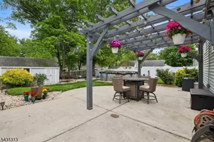 8 Parkway Pl, Sayreville Boro, NJ 08859 - Photo 24