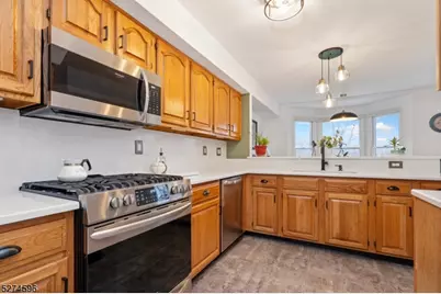 18 Pond Ridge Dr, Clinton, NJ 08809 - Photo 6