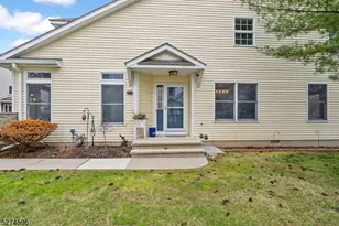 18 Pond Ridge Dr, Clinton, NJ 08809 - Photo 2