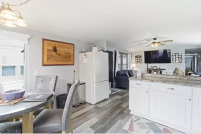 195 W Main St #D, Chester, NJ 07930 - Photo 2