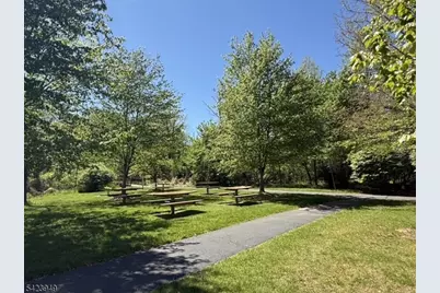 24 Kentworth Ct, Raritan Township, NJ 08822 - Photo 10