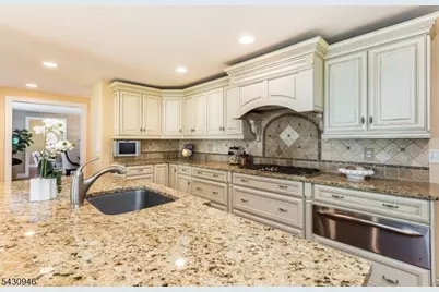 34 West Dr, Livingston, NJ 07039 - Photo 6
