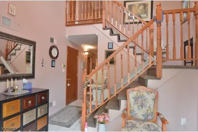 110 Castle Ridge Dr, East Hanover Township, NJ 07936 - Photo 4