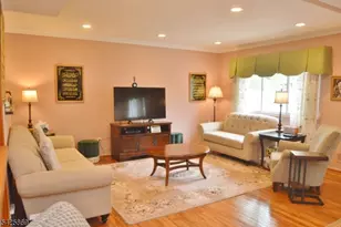 110 Castle Ridge Dr, East Hanover Township, NJ 07936 - Photo 6