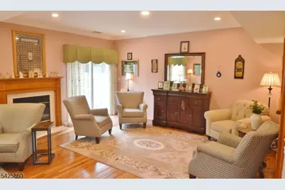 110 Castle Ridge Dr, East Hanover Township, NJ 07936 - Photo 8