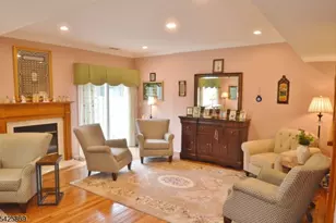 110 Castle Ridge Dr, East Hanover Township, NJ 07936 - Photo 8