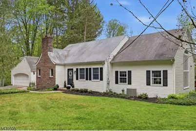 114 Upper Sunset Dr, Washington Township, NJ 07853 - Photo 2