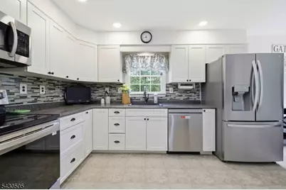 114 Upper Sunset Dr, Washington Township, NJ 07853 - Photo 10