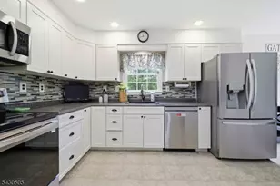 114 Upper Sunset Dr, Washington Township, NJ 07853 - Photo 10