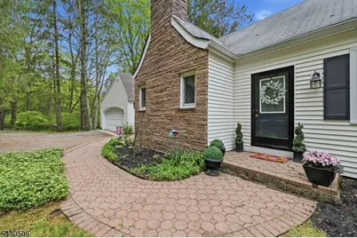 114 Upper Sunset Dr, Washington Township, NJ 07853 - Photo 4