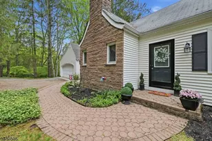 114 Upper Sunset Dr, Washington Township, NJ 07853 - Photo 4