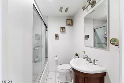 631 Golf Ter, Union Township, NJ 07083 - Photo 12