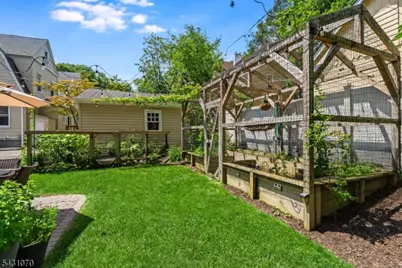 18 Gardiner Pl, Montclair, NJ 07042 - Photo 36