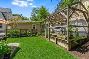 18 Gardiner Pl, Montclair, NJ 07042 - Photo 36