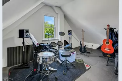18 Gardiner Pl, Montclair, NJ 07042 - Photo 28