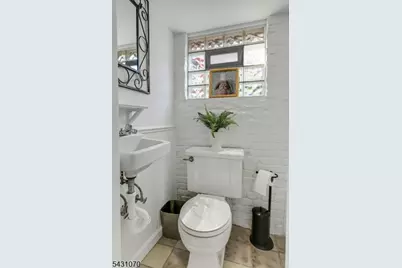 18 Gardiner Pl, Montclair, NJ 07042 - Photo 32