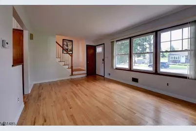 8 Duncan Ave, Pequannock Township, NJ 07440 - Photo 4